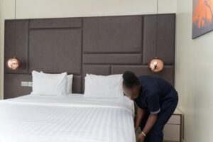 What Helps Tiny Rooms Feel Better for Guests